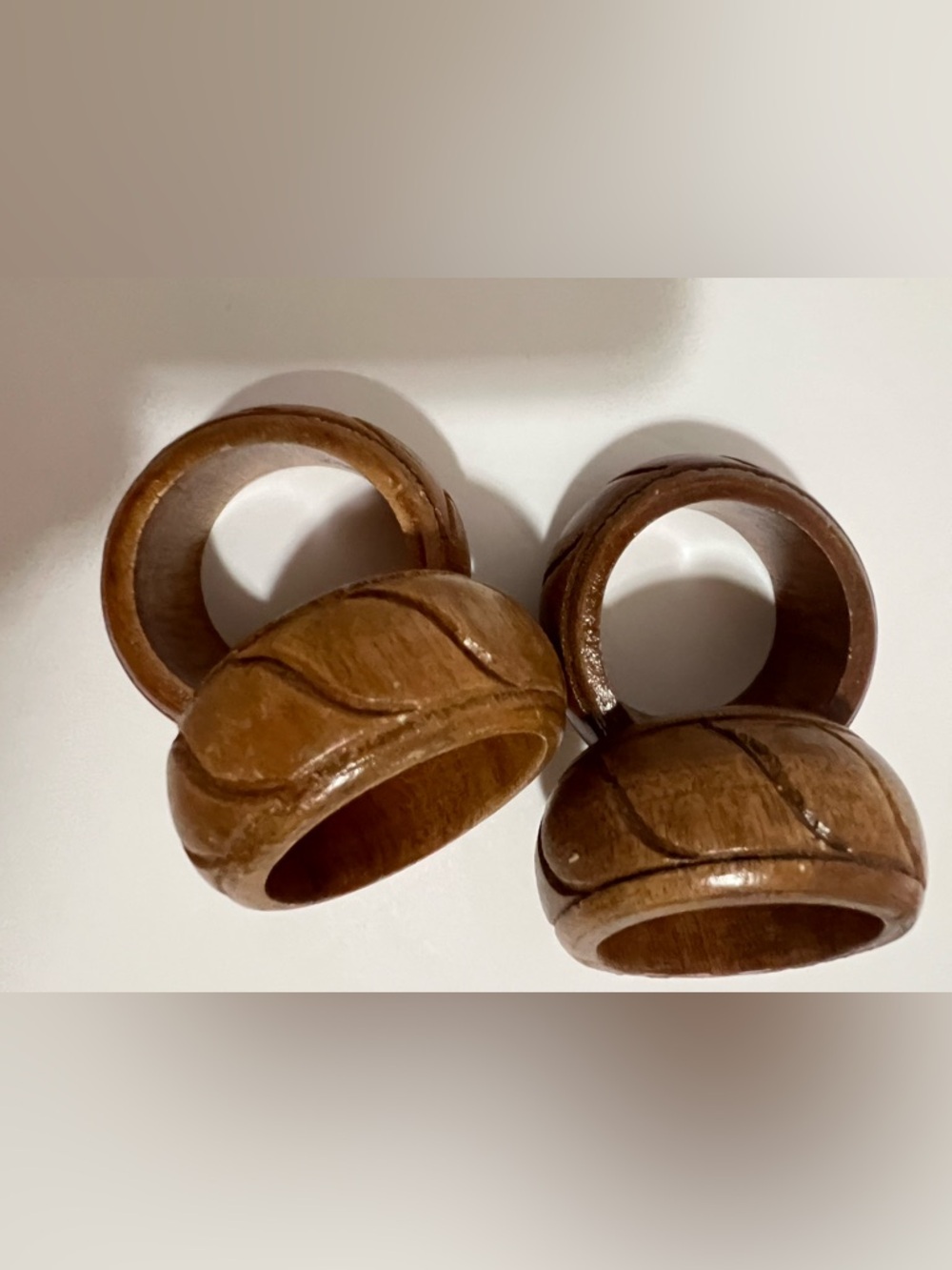 Set of 4 Wooden Carved Vintage Napkin Rings great Condition 1 1/8" diameter